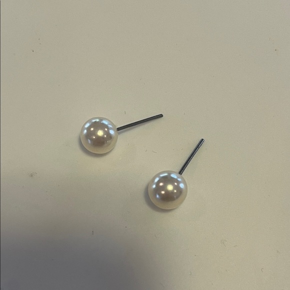 Elegant Pearl Stud Earrings - Picture 4 of 4